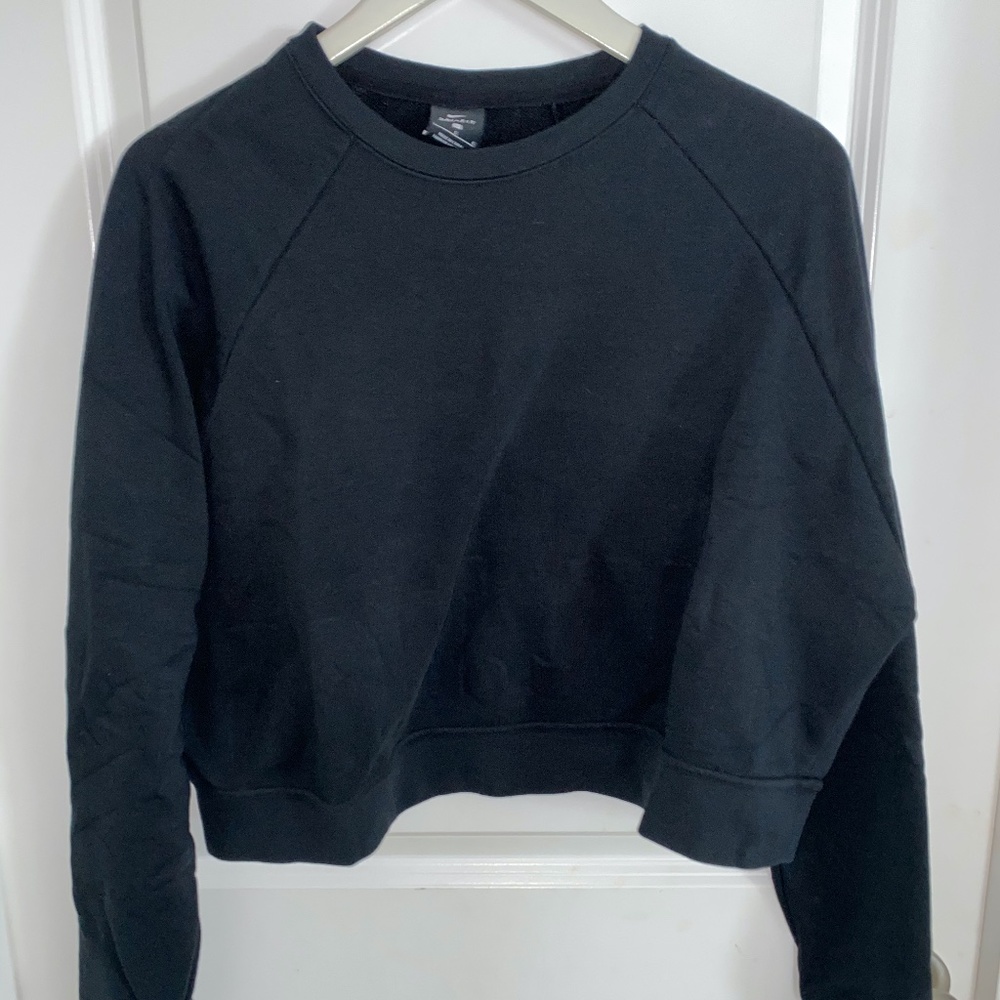 NIKE BLACK CROPPED SWEATSHIRT